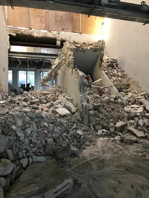 Fase di demolizione in un cantiere C.D.S.