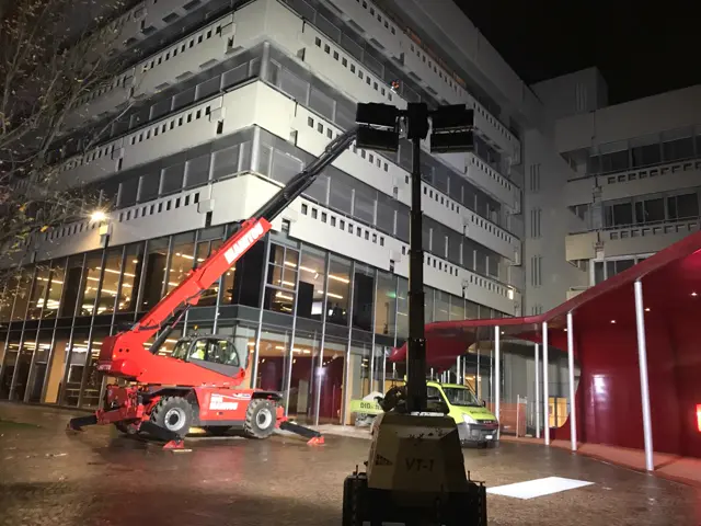 Mezzi del parco macchine C.D.S. in cantiere