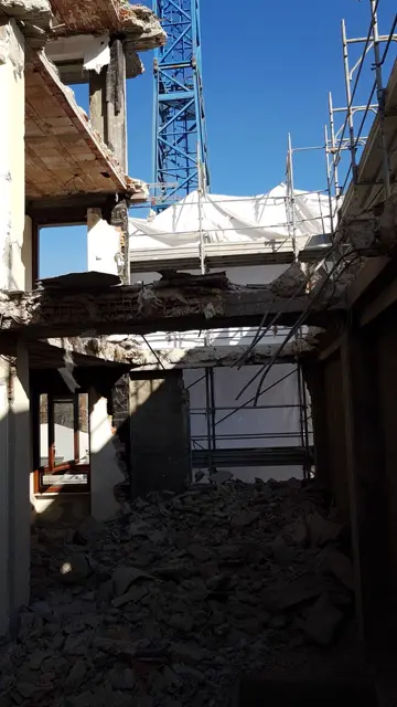 Fase di demolizione in un cantiere C.D.S.
