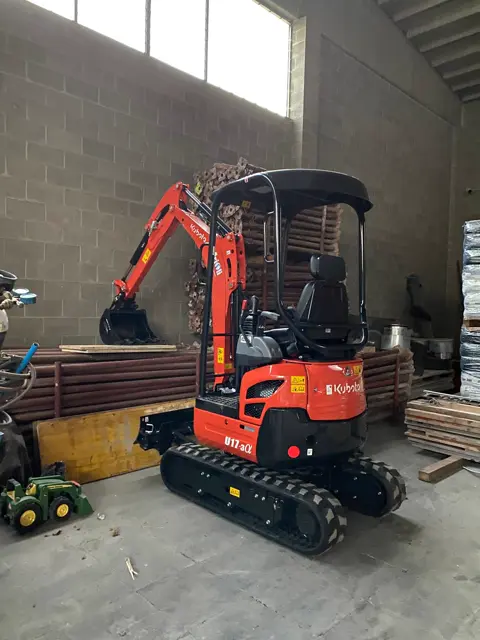 Mezzi del parco macchine C.D.S. in cantiere