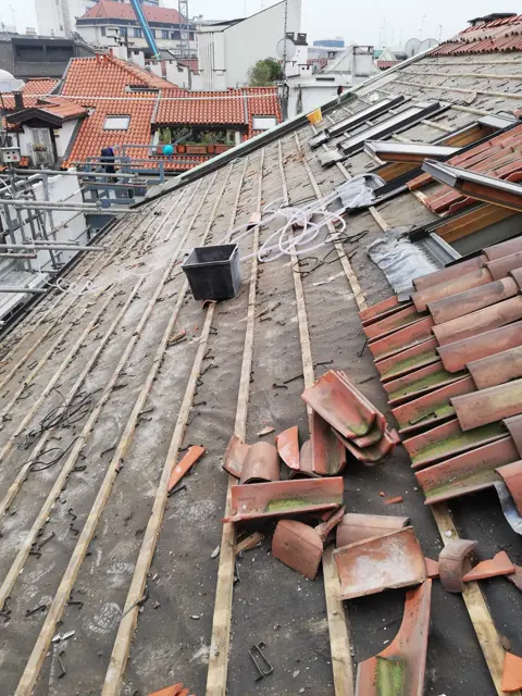 Rimozione della copertura in un cantiere C.D.S.