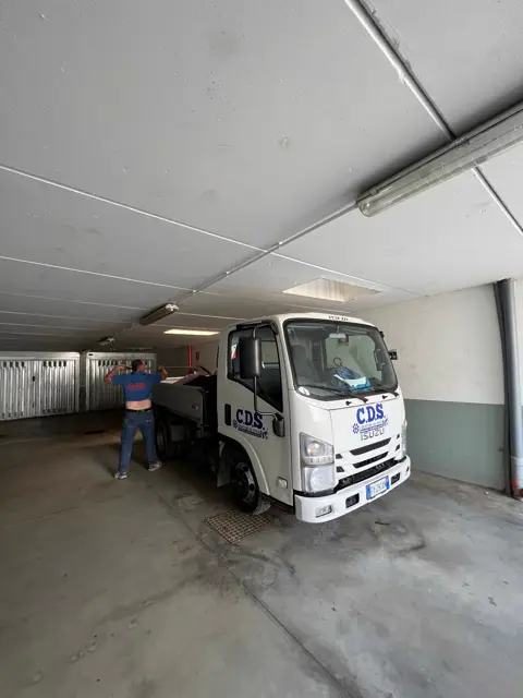 Mezzi del parco macchine C.D.S. in cantiere