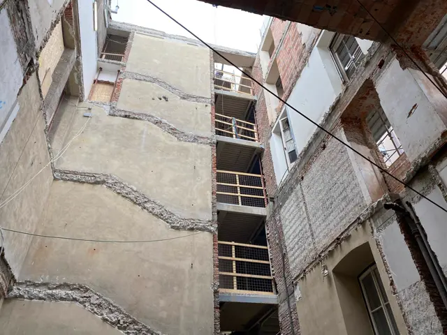 Intervento su facciata in un cantiere C.D.S.