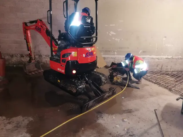 Mezzi del parco macchine C.D.S. in cantiere