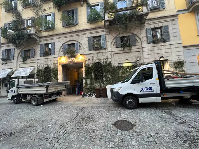 Mezzi del parco macchine C.D.S. in cantiere
